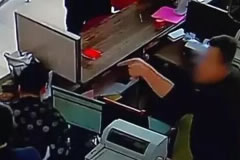 睡觉时 手机放床头真能致癌？